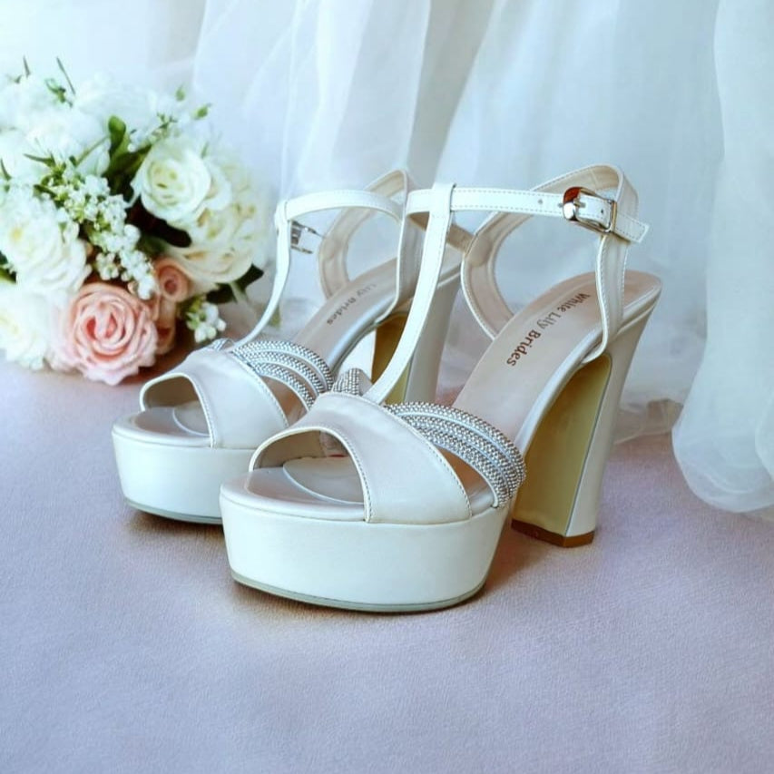 Pearl white bridal heels with block heel and 4.5 cm double semelle platform by White Lily Brides – perfect for weddings, bridesmaids, and events in Beirut, Lebanon. Elegant and comfy design with ankle strap. Available online.