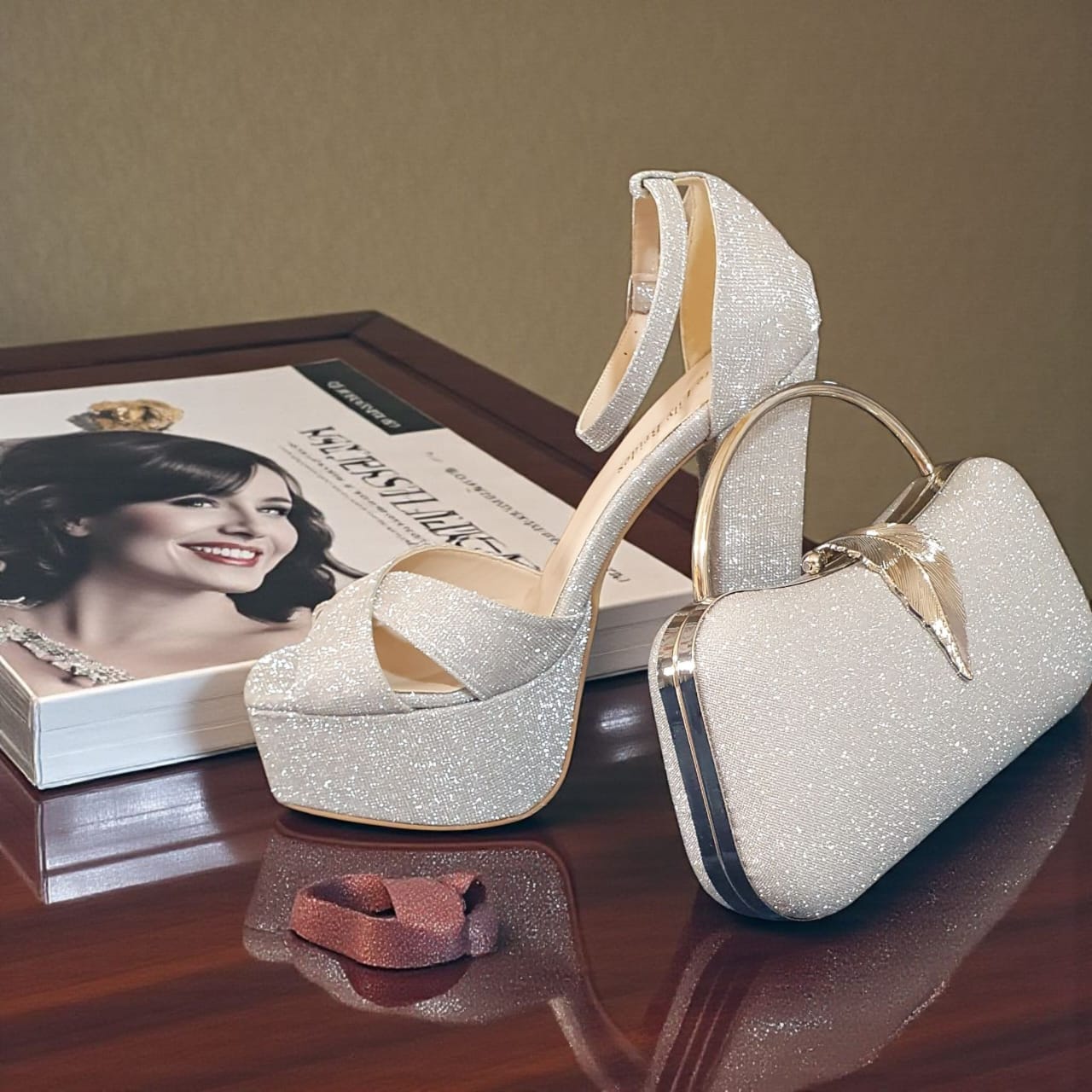 Silver Clutch (21x11x6)cm Elegant Handbag