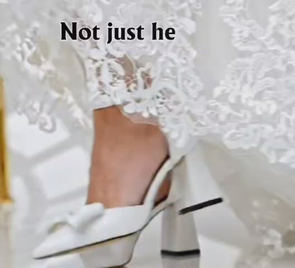 7 cm Minimalist white pointed-toe shoes with a sleek block heel and simple bow for a refined bridal aesthetic
